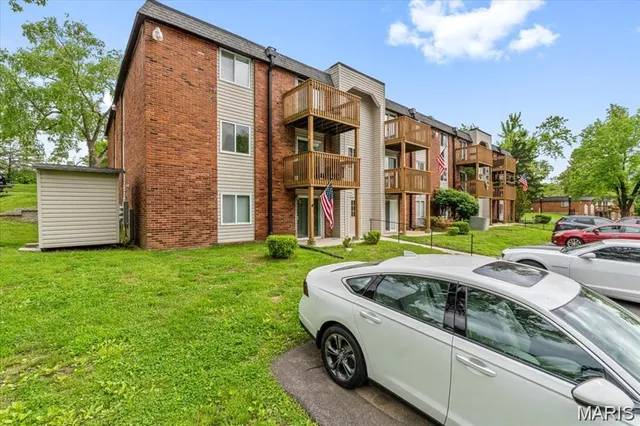 $98,000 | 2745 Westphalia Court, Unit C, St. Louis, MO 63129