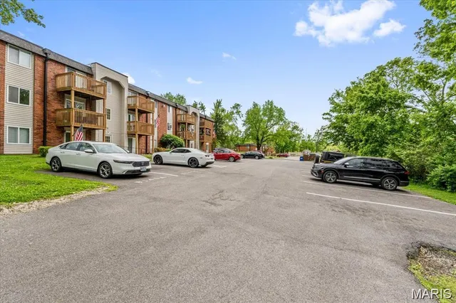 $98,000 | 2745 Westphalia Court, Unit C, St. Louis, MO 63129