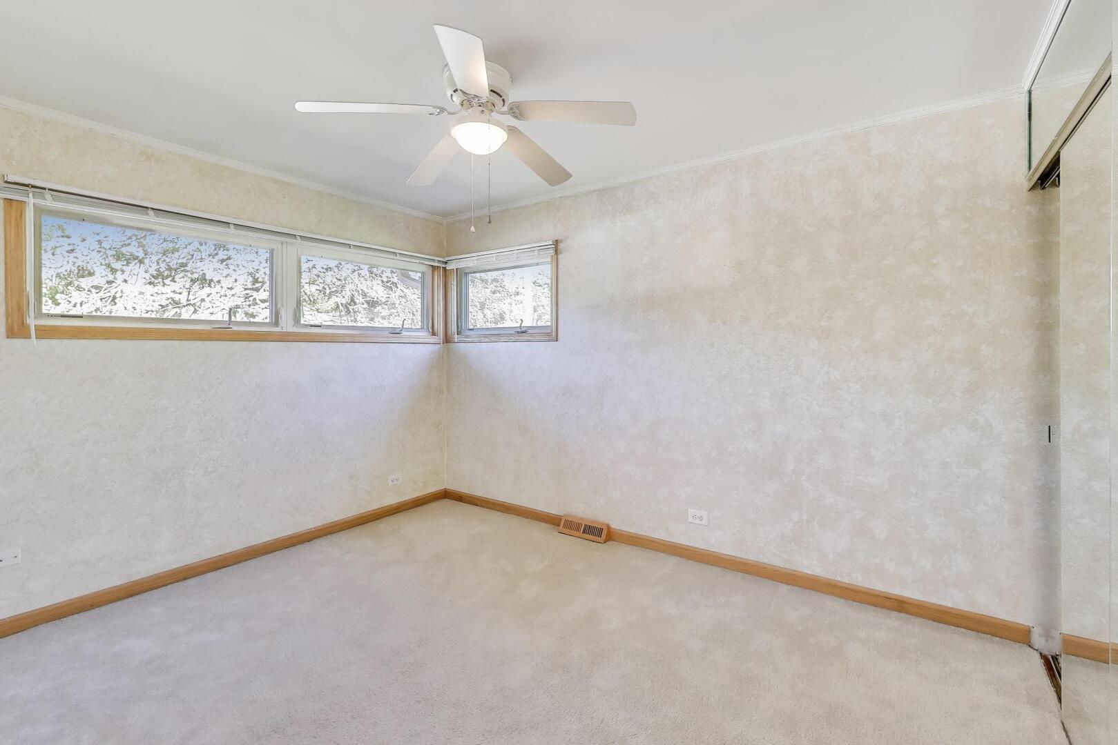 828 Dell Road Northbrook, IL 60062 - Photo 12 of 37 a view of a window in a room