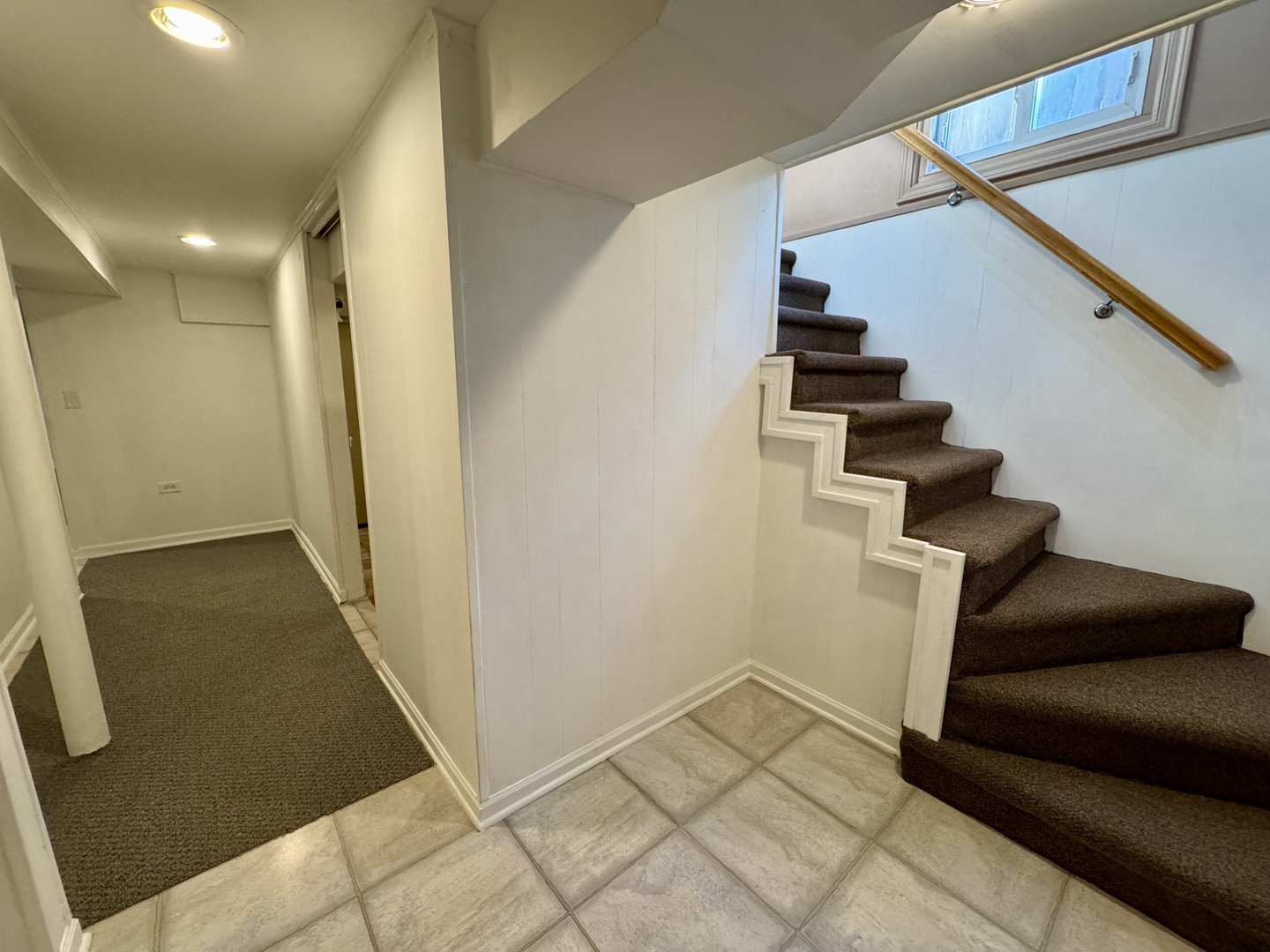 828 Dell Road Northbrook, IL 60062 - Photo 19 of 37 a view of entryway and hall