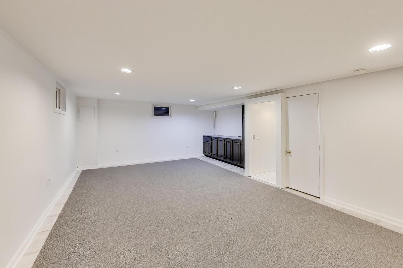 828 Dell Road Northbrook, IL 60062 - Photo 20 of 37 a view of empty room