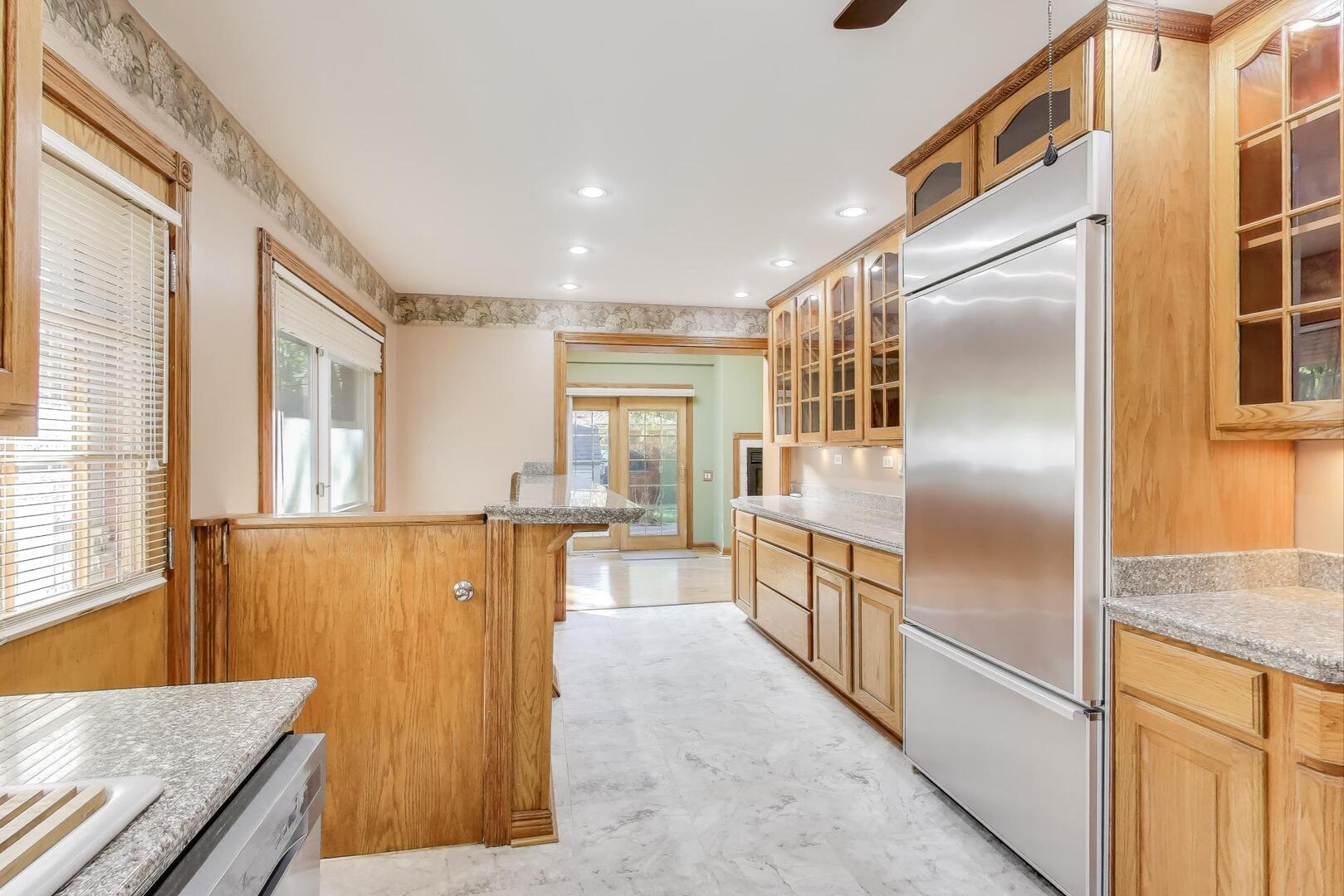 828 Dell Road Northbrook, IL 60062 - Photo 8 of 37 a kitchen with stainless steel appliances granite countertop a refrigerator and a stove