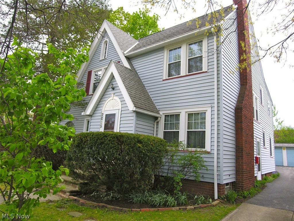 2015 Rossmoor Road Cleveland, OH 44118 - Photo 2 of 25