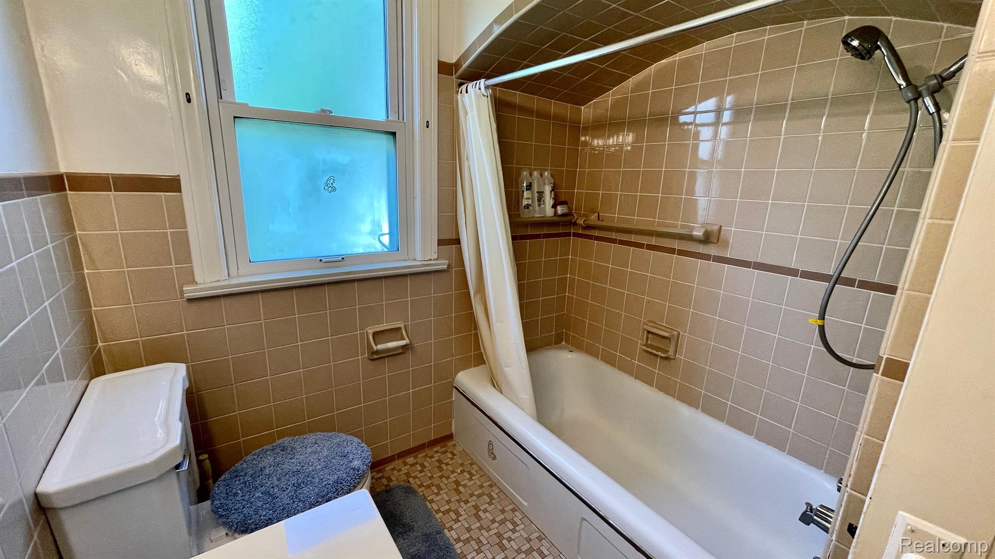 2309 Covert Road Burton, MI 48509 - Photo 18 of 31 Bathroom