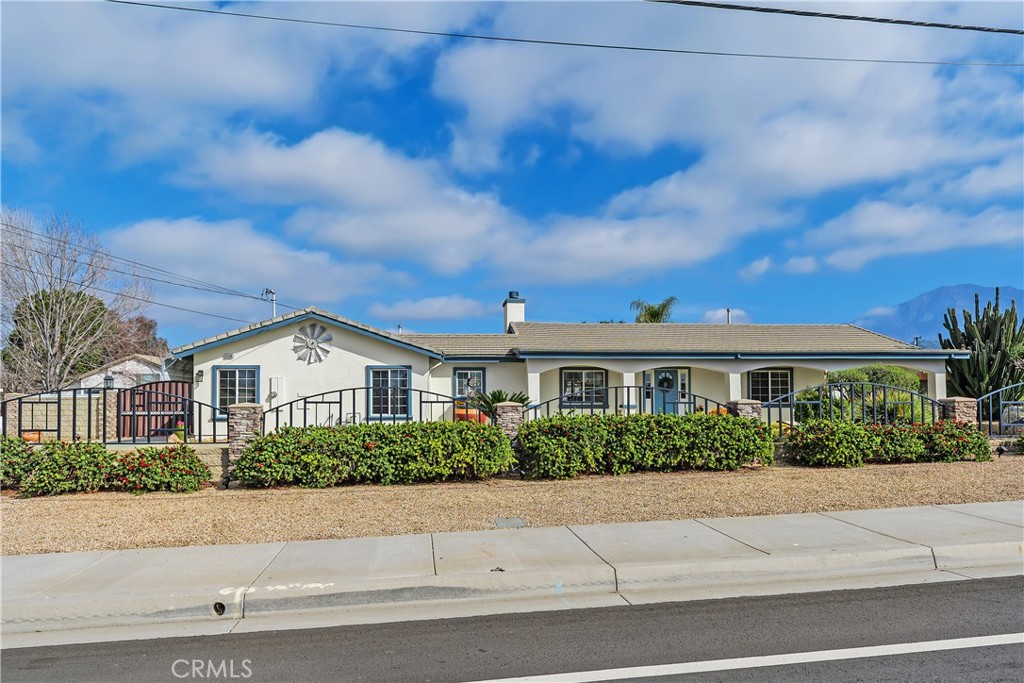 34990 County Line Road Yucaipa, CA 92399 - Photo 2 of 51 front view of house with a yard