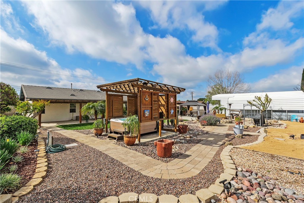 34990 County Line Road Yucaipa, CA 92399 - Photo 34 of 51 an outdoor space with patio