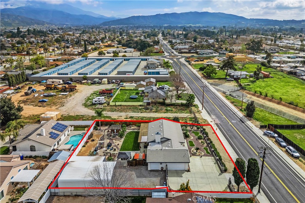 34990 County Line Road Yucaipa, CA 92399 - Photo 44 of 51 an aerial view of residential houses and outdoor space