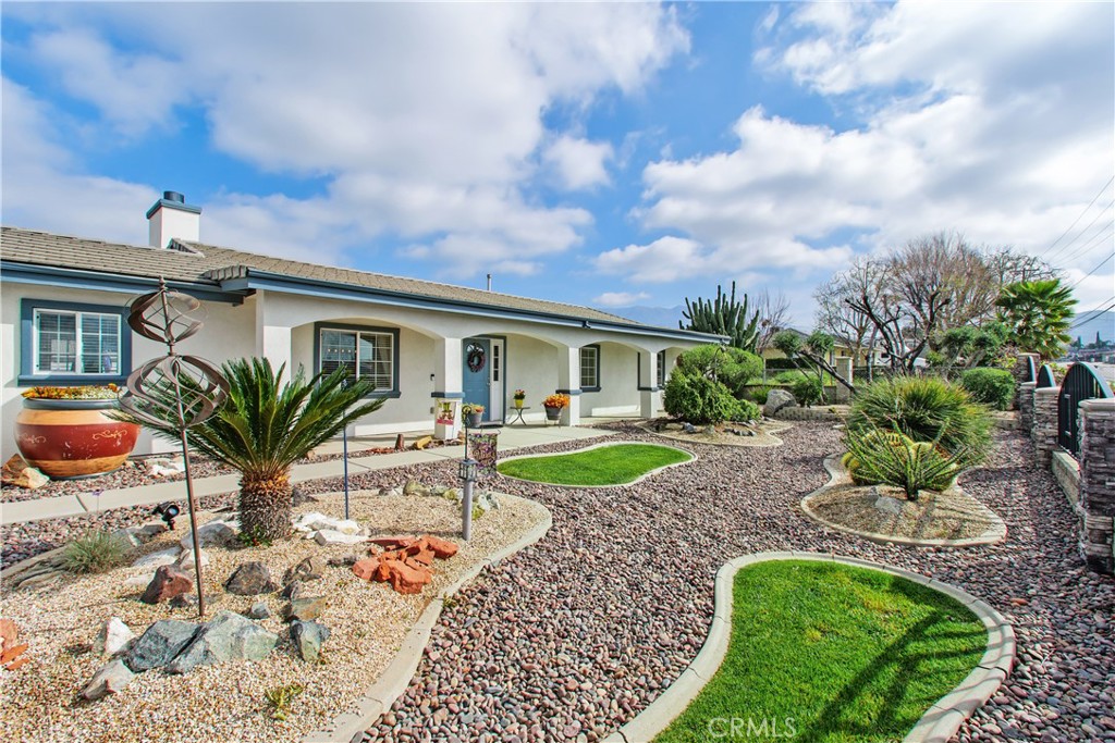 34990 County Line Road Yucaipa, CA 92399 - Photo 5 of 51 a view of a house with backyard and sitting area