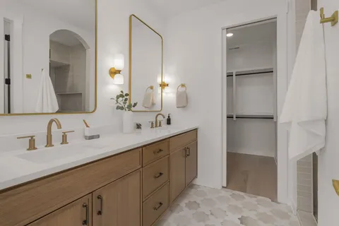 $695,000 | 1420 10th Avenue North, Nashville, TN 37208