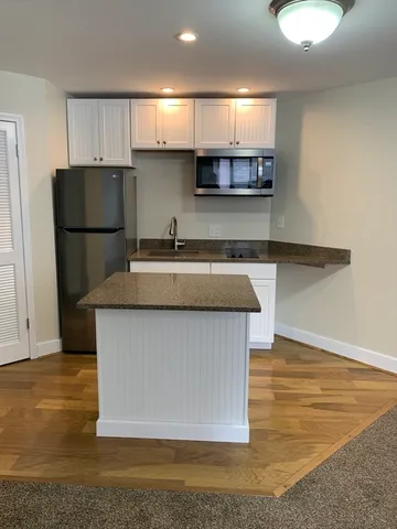 $1,950 | 289 Essex Street, Unit 102 STUDIO, Salem, MA 01970