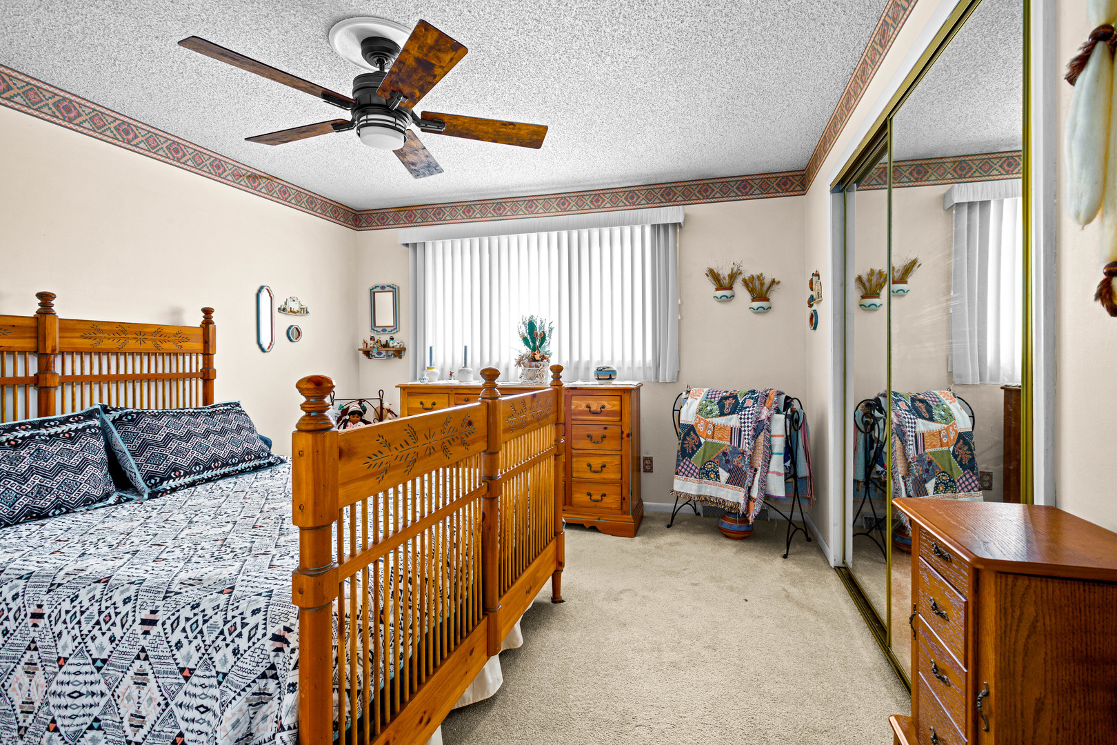 324 Rebecca Road Joliet, IL 60435 - Photo 22 of 31 a view of a livingroom with furniture