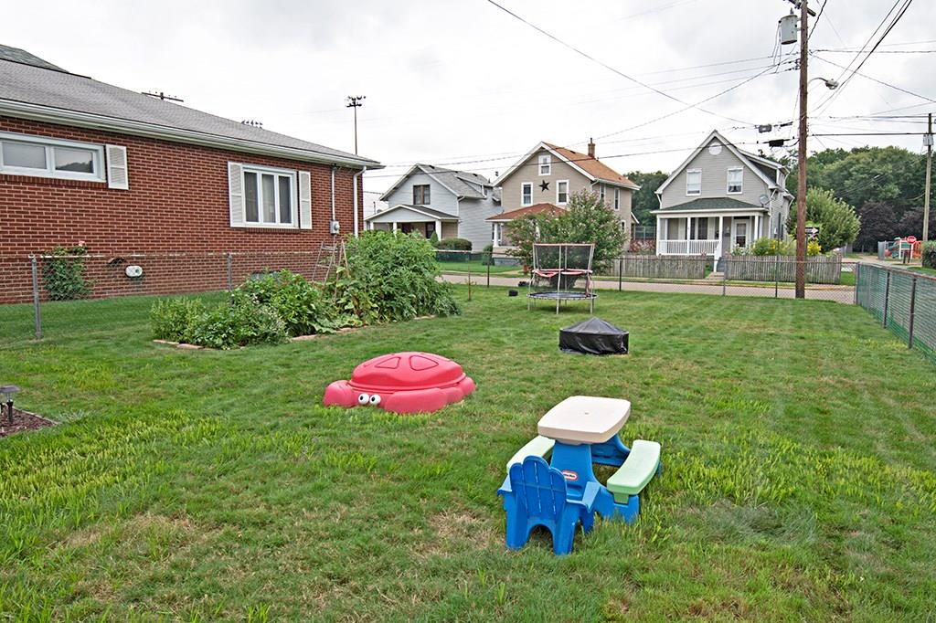 181 Center Street Springdale, PA 15144 - Photo 17 of 17 Gallery Image 17