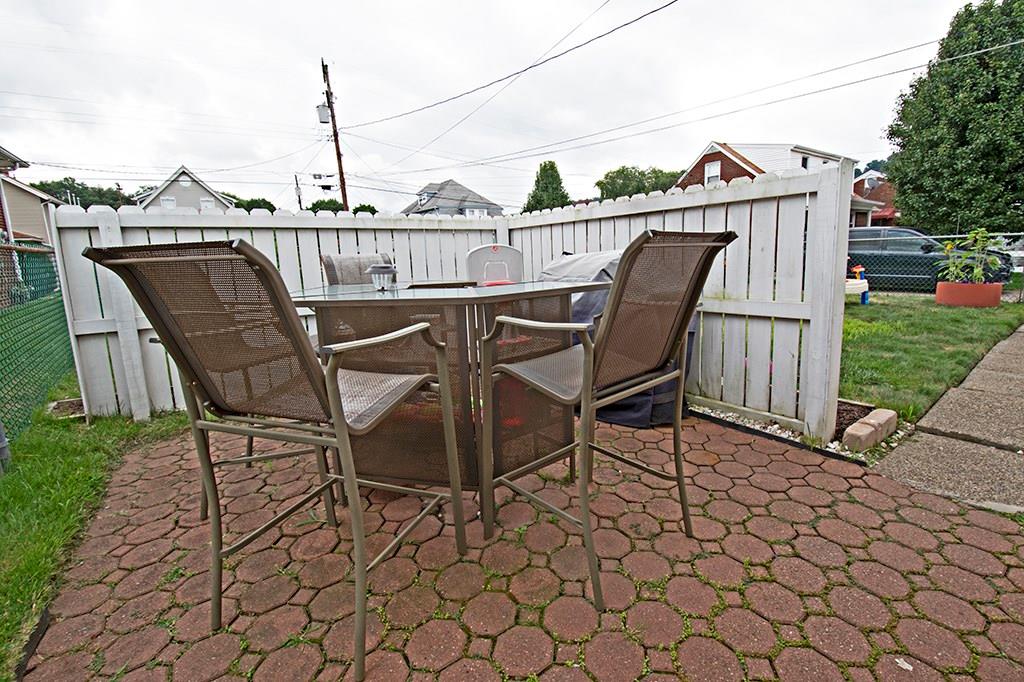 181 Center Street Springdale, PA 15144 - Photo 3 of 17 Gallery Image 3