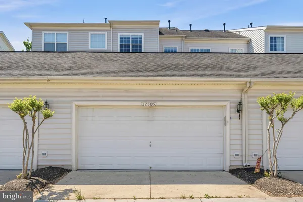 a view of a garage