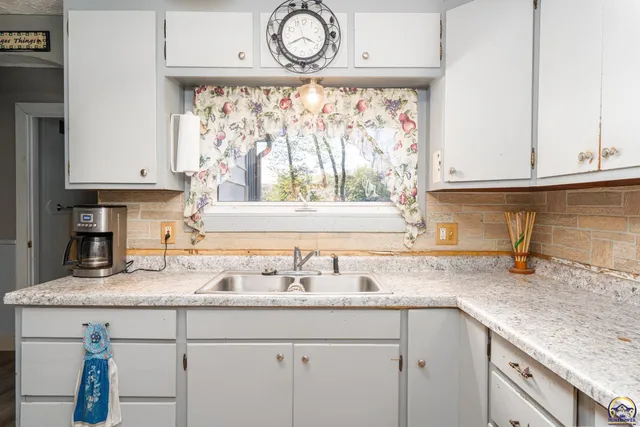 $329,500 | 7632 K-92 Highway, Ozawkie, KS 66070