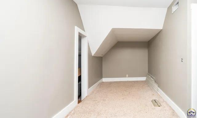 $329,500 | 7632 K-92 Highway, Ozawkie, KS 66070