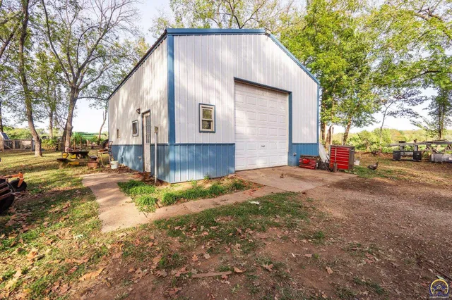 $329,500 | 7632 K-92 Highway, Ozawkie, KS 66070