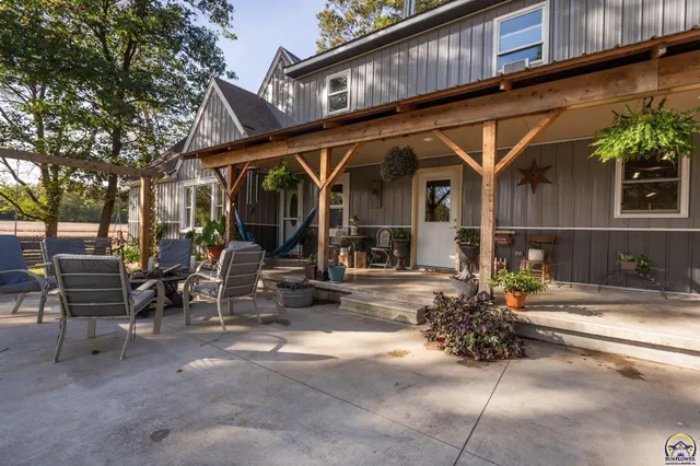 $329,500 | 7632 K-92 Highway, Ozawkie, KS 66070