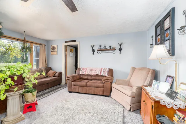 $329,500 | 7632 K-92 Highway, Ozawkie, KS 66070