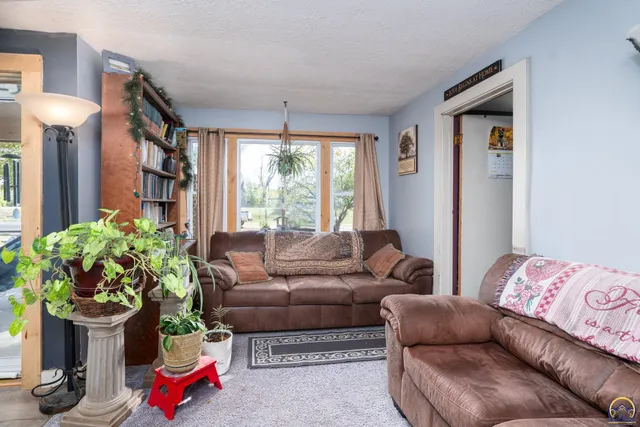 $329,500 | 7632 K-92 Highway, Ozawkie, KS 66070