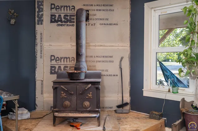 $329,500 | 7632 K-92 Highway, Ozawkie, KS 66070