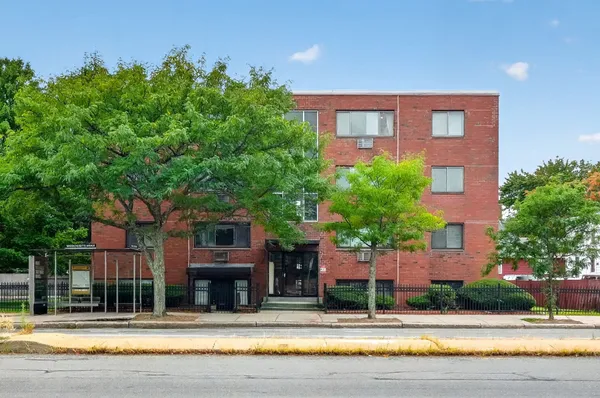 $620,000 | 2192 Massachusetts Avenue, Unit 22, Cambridge, MA 02140