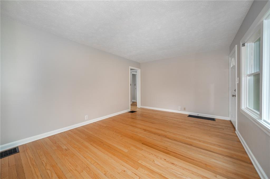 290 West Roberts Road Indianapolis, IN 46217 - Photo 14 of 24 Gallery Image 14