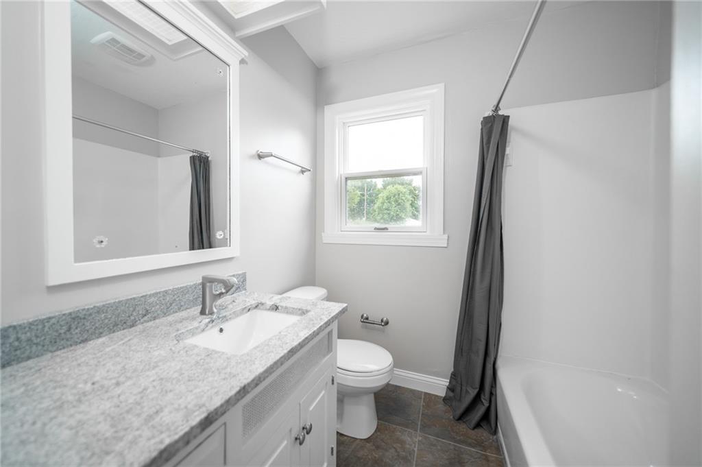 290 West Roberts Road Indianapolis, IN 46217 - Photo 17 of 24 Gallery Image 17