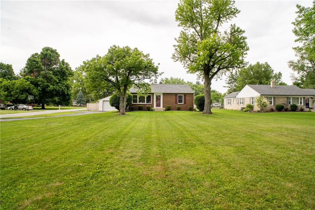 290 West Roberts Road Indianapolis, IN 46217 - Photo 3 of 24 Gallery Image 3