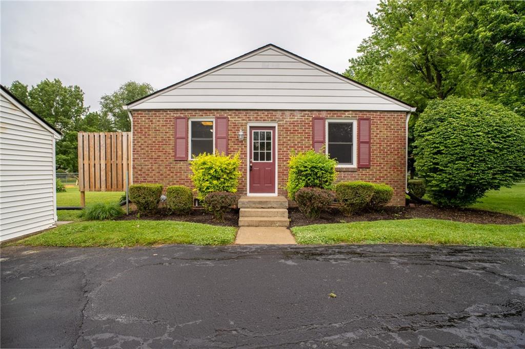 290 West Roberts Road Indianapolis, IN 46217 - Photo 4 of 24 Gallery Image 4