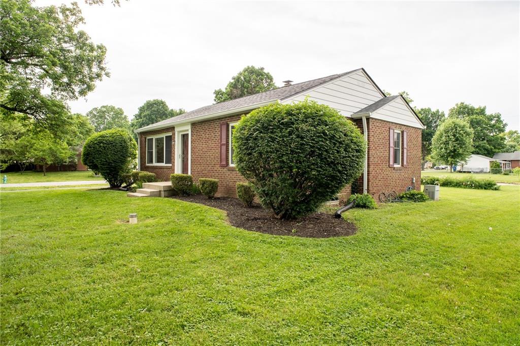290 West Roberts Road Indianapolis, IN 46217 - Photo 5 of 24 Gallery Image 5