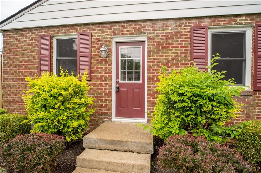 290 West Roberts Road Indianapolis, IN 46217 - Photo 7 of 24 Gallery Image 7