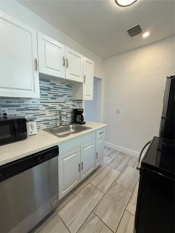 $2,700 | 1540 Jefferson Avenue, Unit 4, Miami Beach, FL 33139