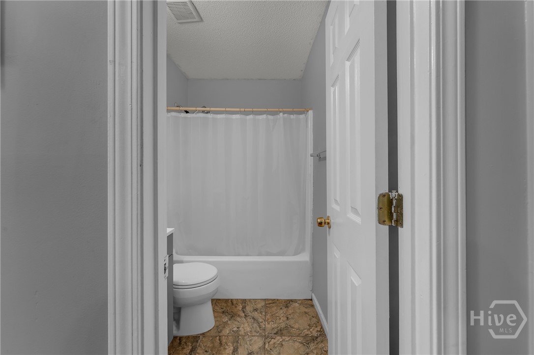 202 Stag Road Springfield, GA 31329 - Photo 20 of 29 Hallway Bathroom