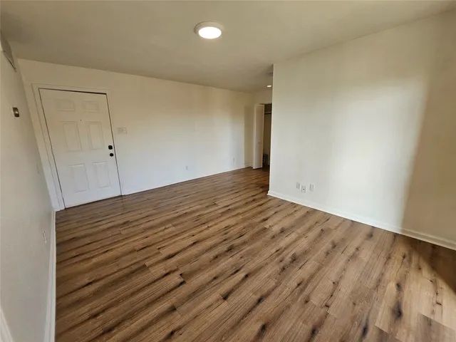 a picture of a bench in a white cabinet