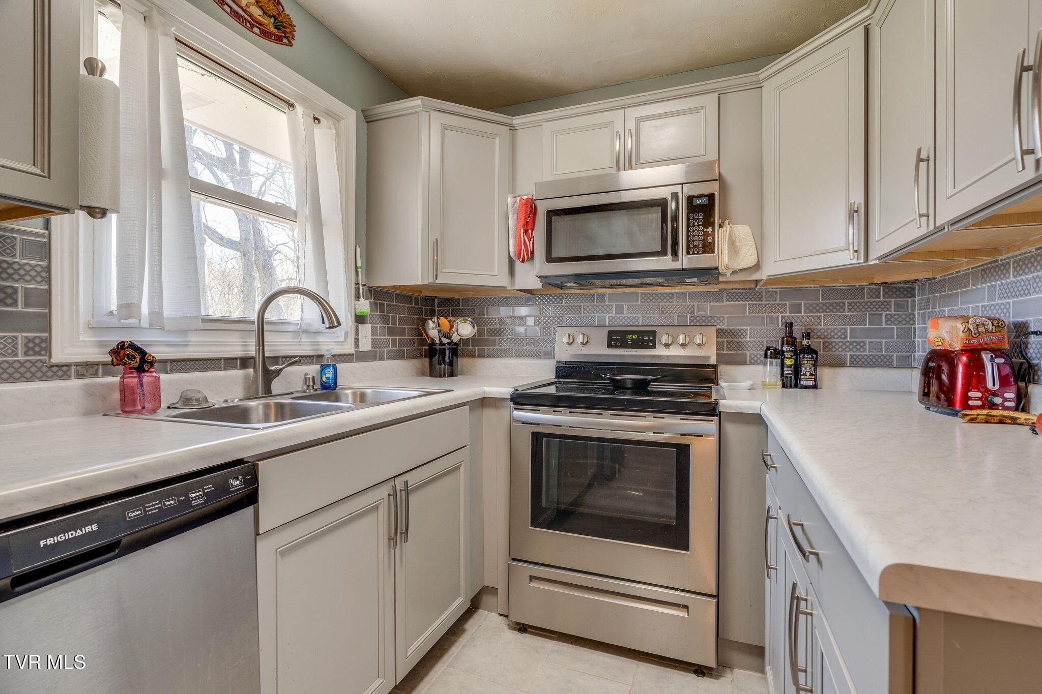 444 Lenoir Road Kingsport, TN 37660 - Photo 11 of 40 010