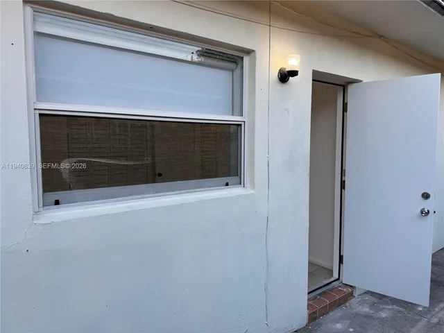 $1,988 | 212 Northeast 41st Street, Unit 212, Oakland Park, FL 33334