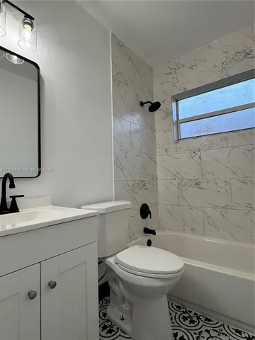 $1,988 | 212 Northeast 41st Street, Unit 212, Oakland Park, FL 33334