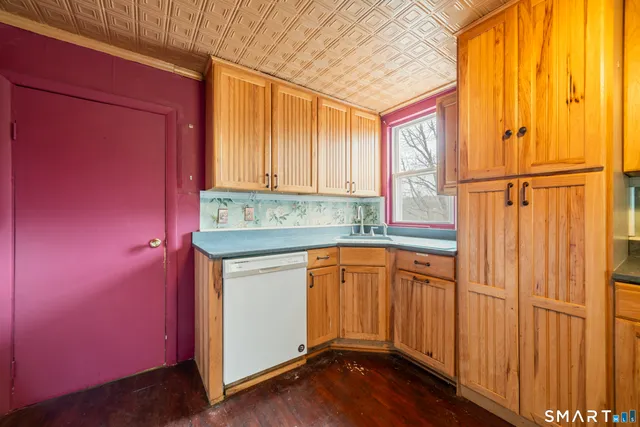 $395,000 | 80 Ward Street, Naugatuck, CT 06770