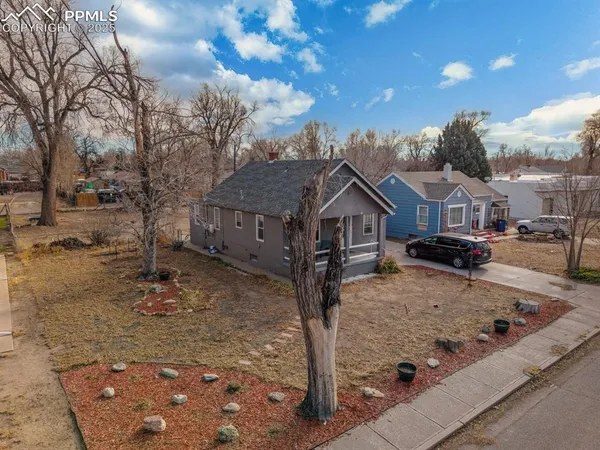 a view of house with a yard