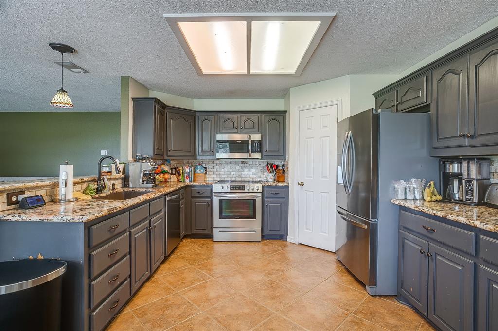 1050 Hampel Road Palmer, TX 75152 - Photo 16 of 35 a kitchen with stainless steel appliances granite countertop a refrigerator stove and sink
