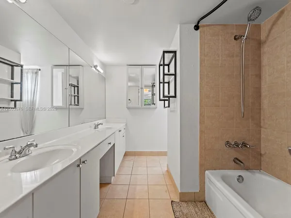 $2,000 | 4235 North University Drive, Unit 312, Sunrise, FL 33351