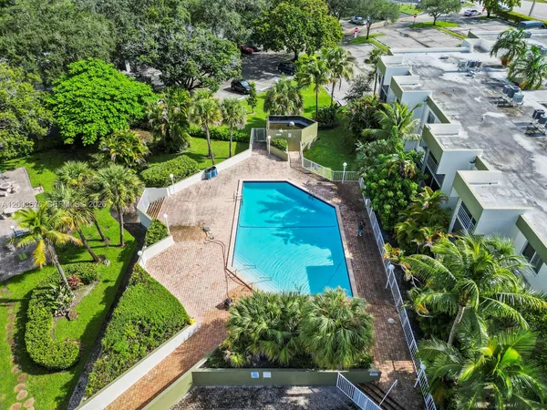 $2,000 | 4235 North University Drive, Unit 312, Sunrise, FL 33351