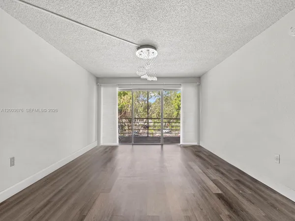 $2,000 | 4235 North University Drive, Unit 312, Sunrise, FL 33351