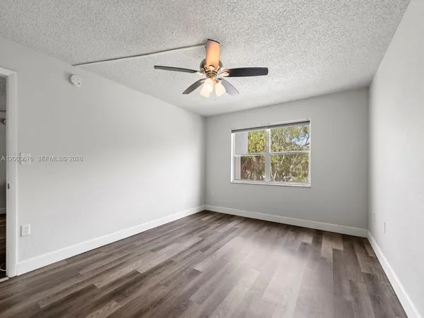 $2,000 | 4235 North University Drive, Unit 312, Sunrise, FL 33351