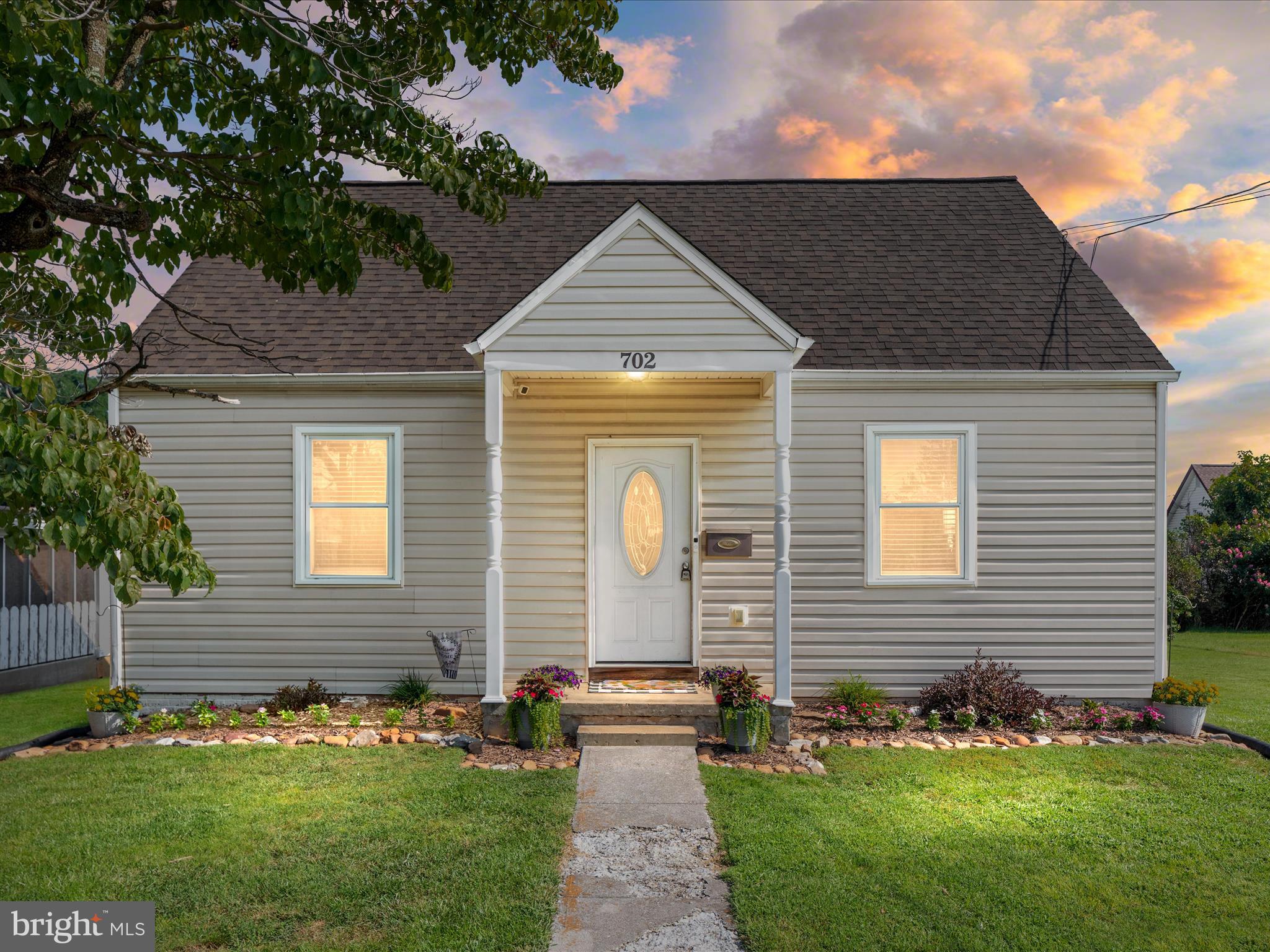 a front view of house with yard