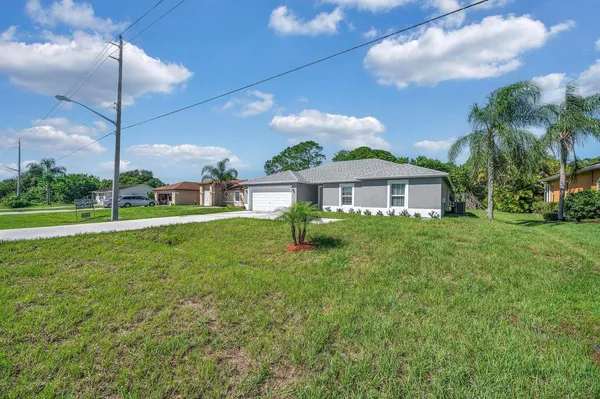 $2,900 | 574 Northwest Bayshore Boulevard, Port St. Lucie, FL 34983