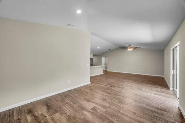$2,900 | 574 Northwest Bayshore Boulevard, Port St. Lucie, FL 34983