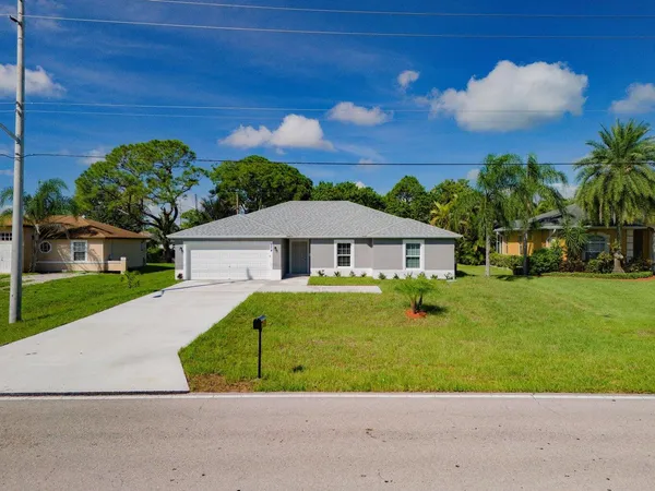 $2,900 | 574 Northwest Bayshore Boulevard, Port St. Lucie, FL 34983