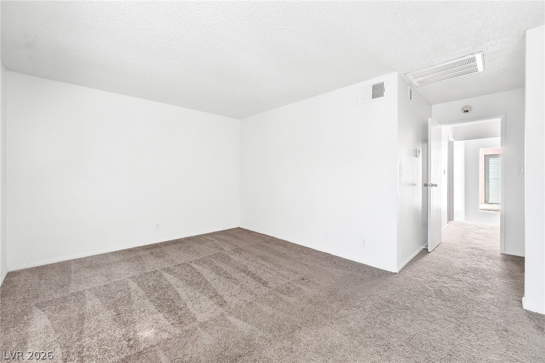 2186 East Desert Inn Road, Unit 2186 Las Vegas, NV 89169 - Photo 15 of 31